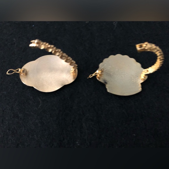 Scarf clips- set of two. Eliminate the hassle of tying that perfect knot! - Picture 4 of 9